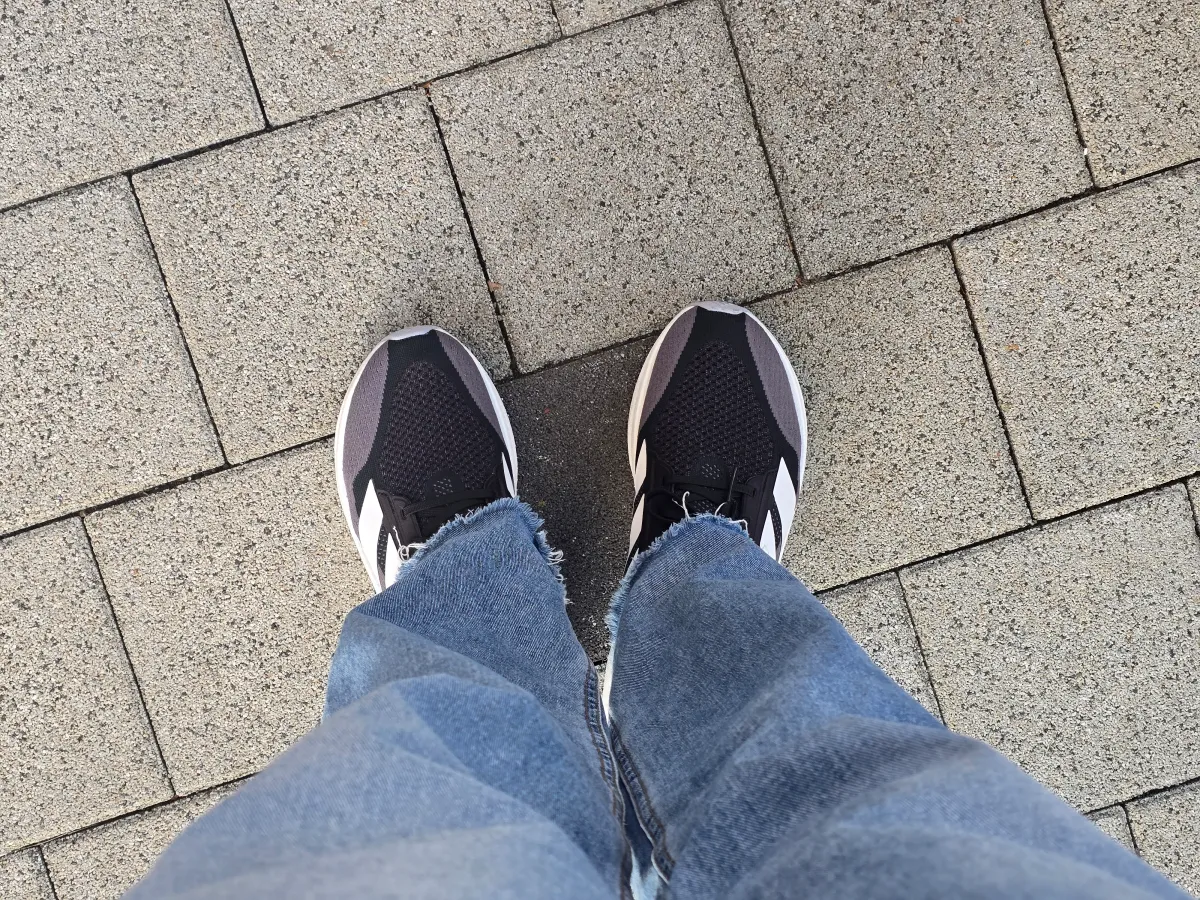 썸네일용 대표이미지(Featured Thumbnail Image): 청바지를 입고 찍은 울트라부스트 5X