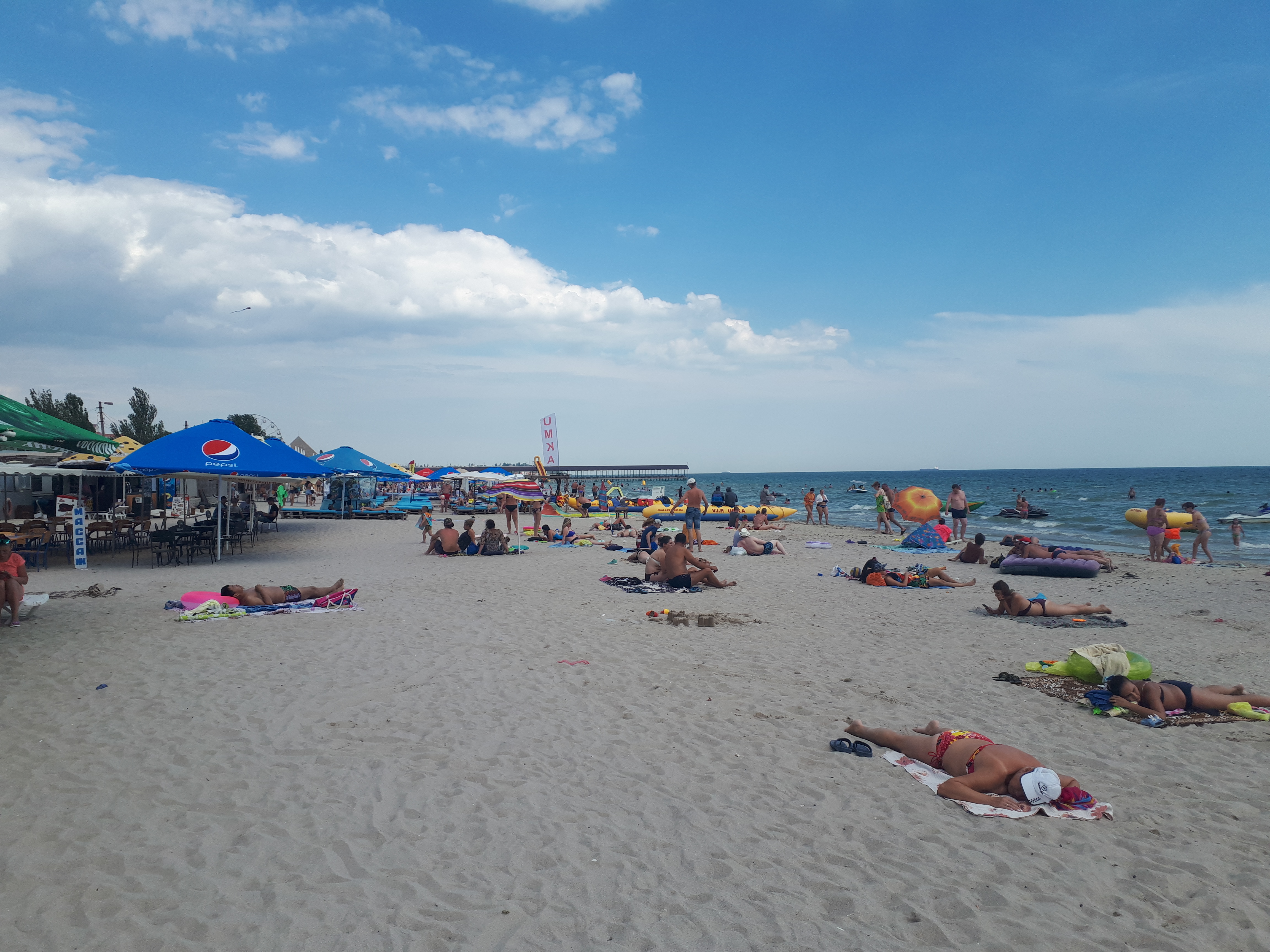 우크라이나 코블레보 해변에서의 태닝