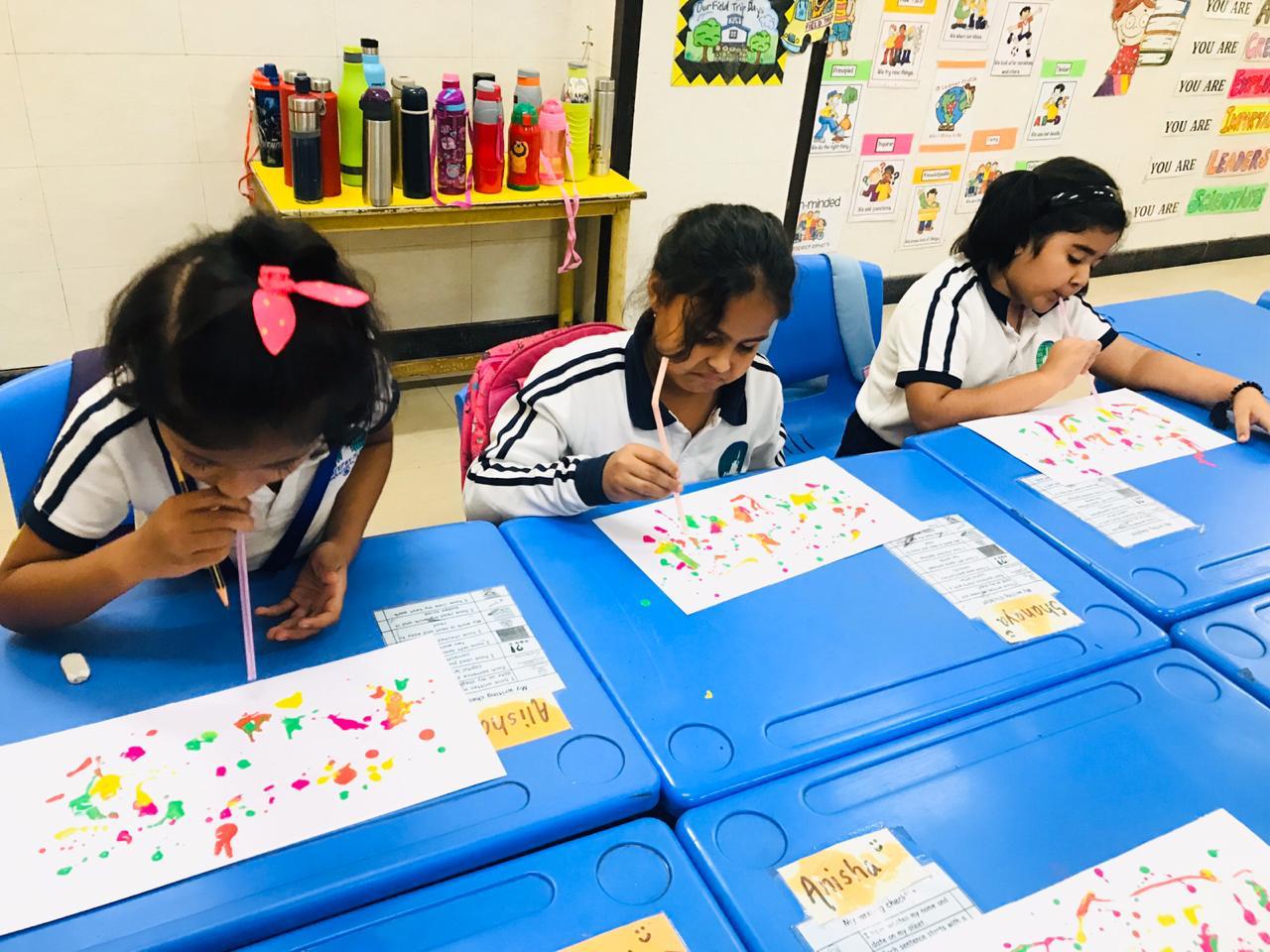 체험학습중인 초등학생들