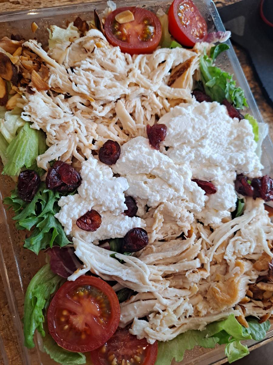 파리바게뜨 샐러드 개봉