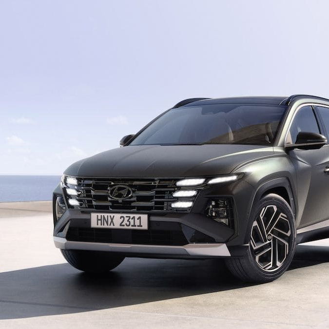 진한_회색의_더_뉴_투싼_전면