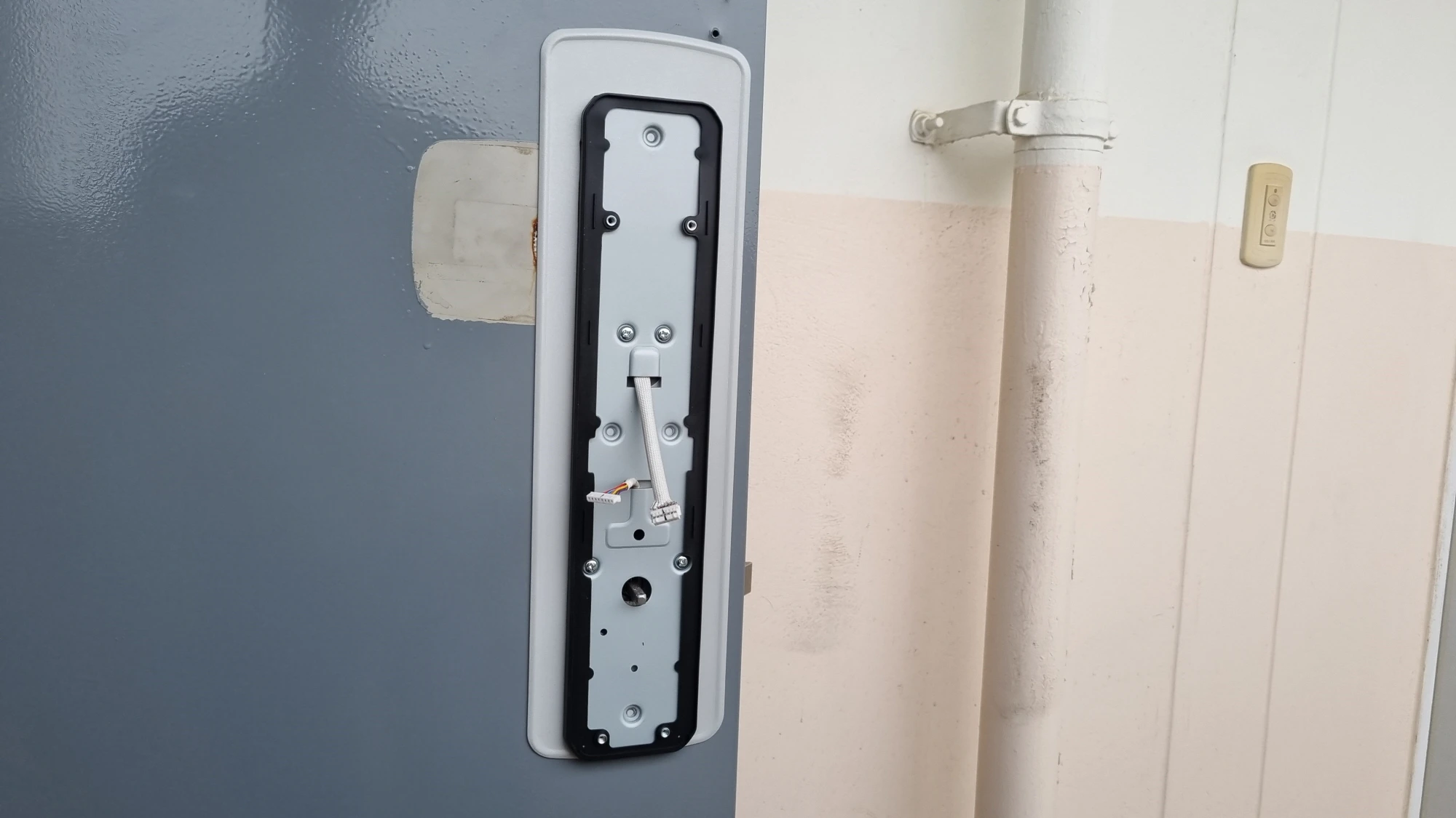 설치 보강판 모습