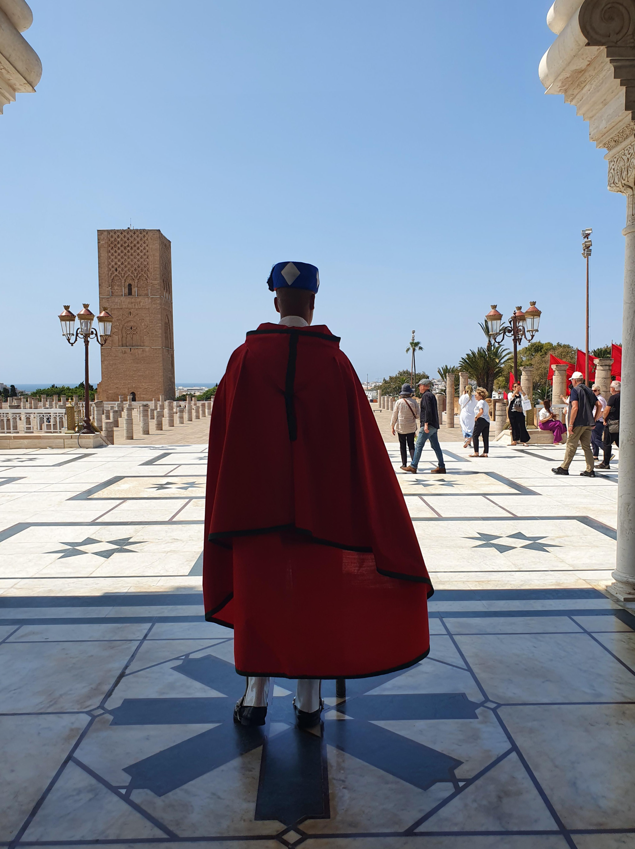 모로코 라바트 모하메드 5세의 영묘에서 바라본 하산 타워