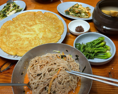 할매밥됩니까? 메밀피 김치만둣국 홍천 맛집 정보 