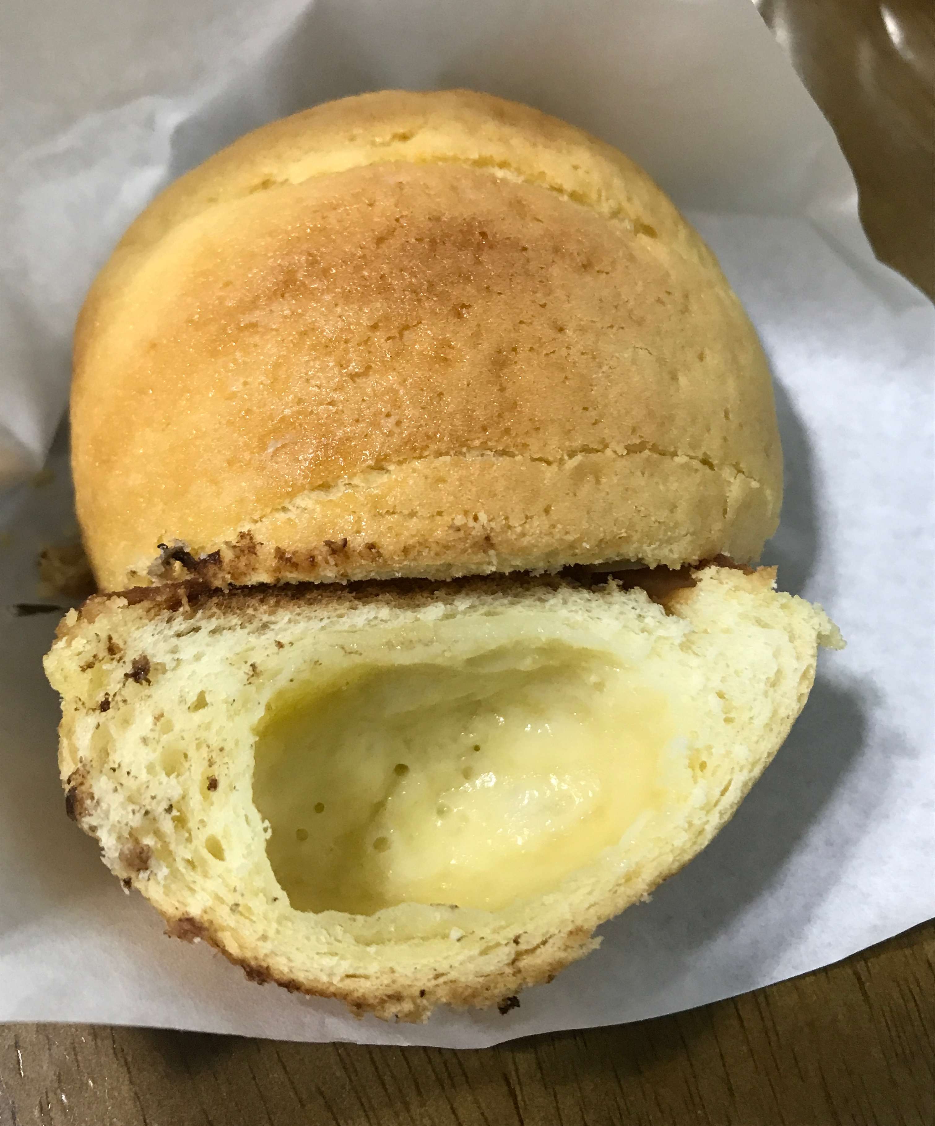 메론소금빵 단면