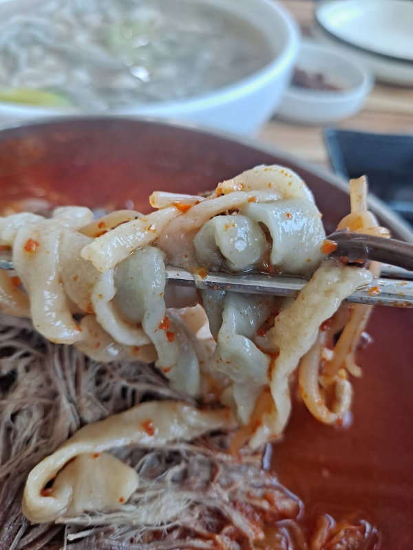 육개장칼국수 쫄깃 면발