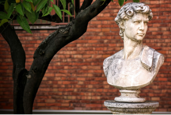 로욜라 대학교 흉상 사진