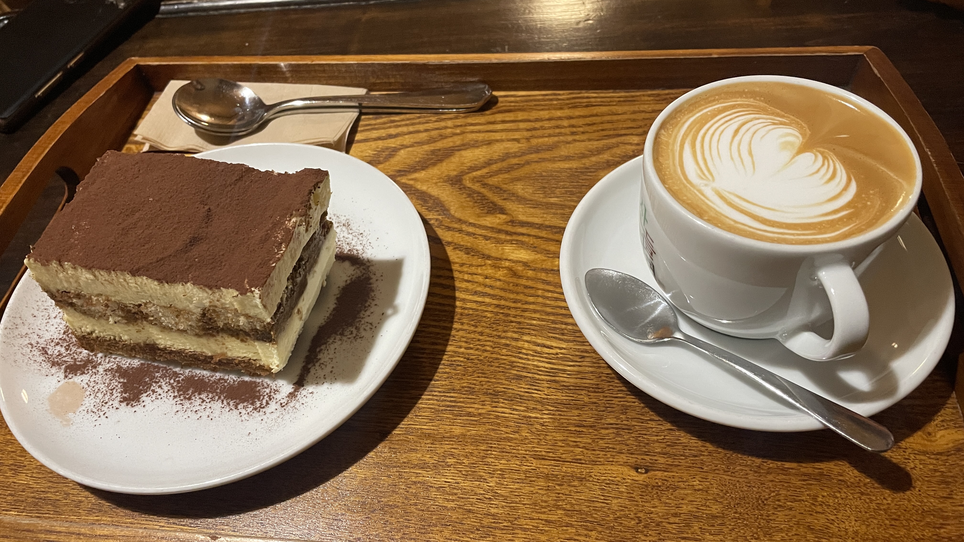 티라미슈와 바닐라 라떼