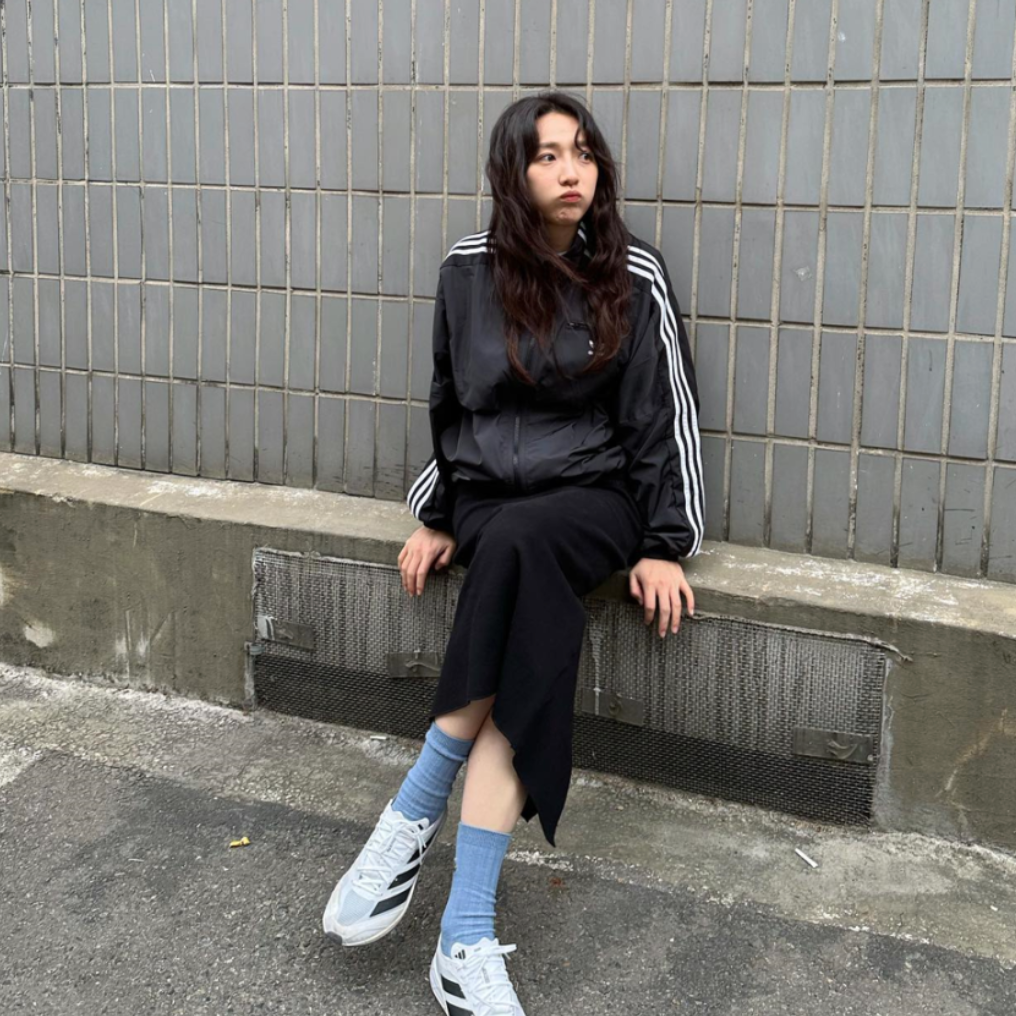 아디다스 져지 롱스커트 코디 표예진