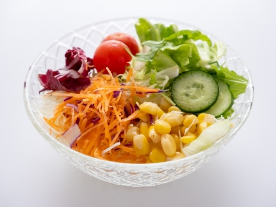 연근 샐러드에 넣고 싶은 재료 손질하기