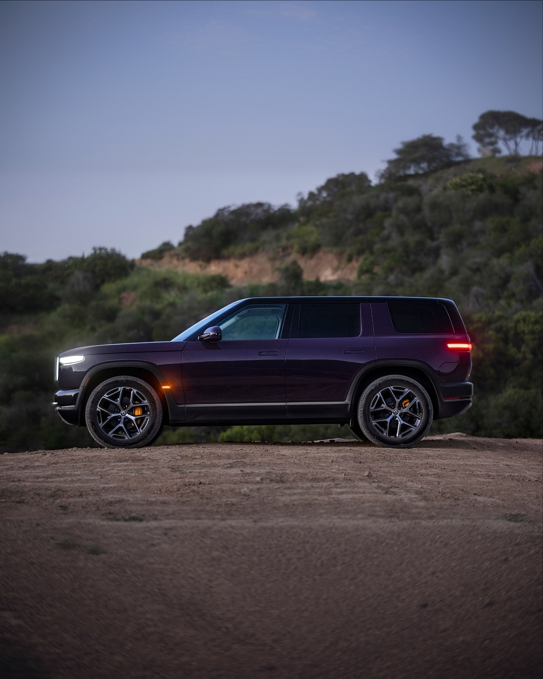 Rivian R2 HVAC 조절 화면