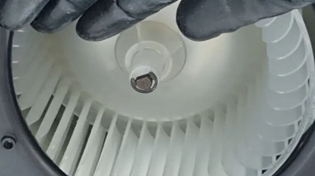 후드 날개 고정 모습