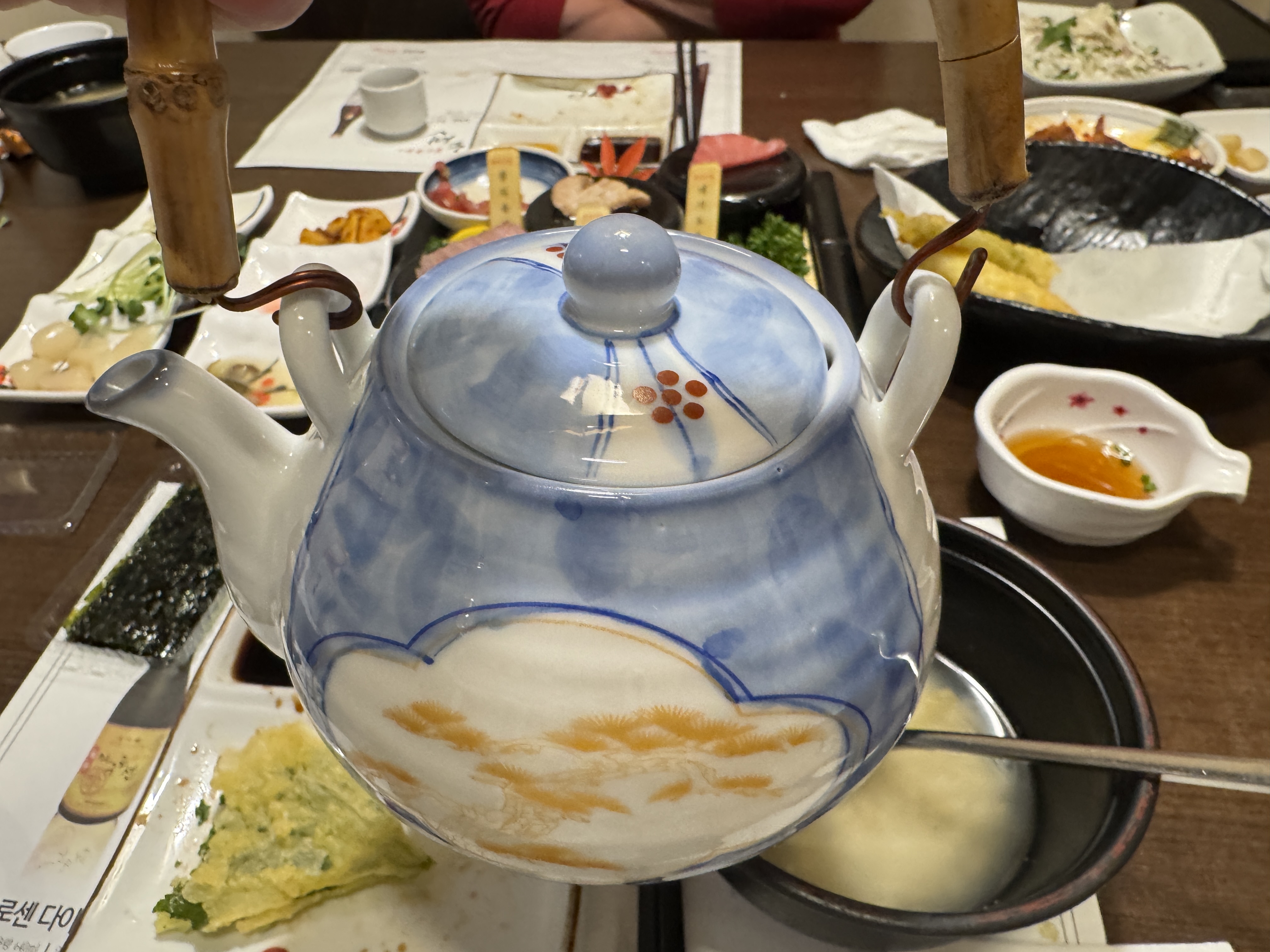 남부터미널 마구로센에서 시킨 사케 따라먹으라고 준 주전자 사진