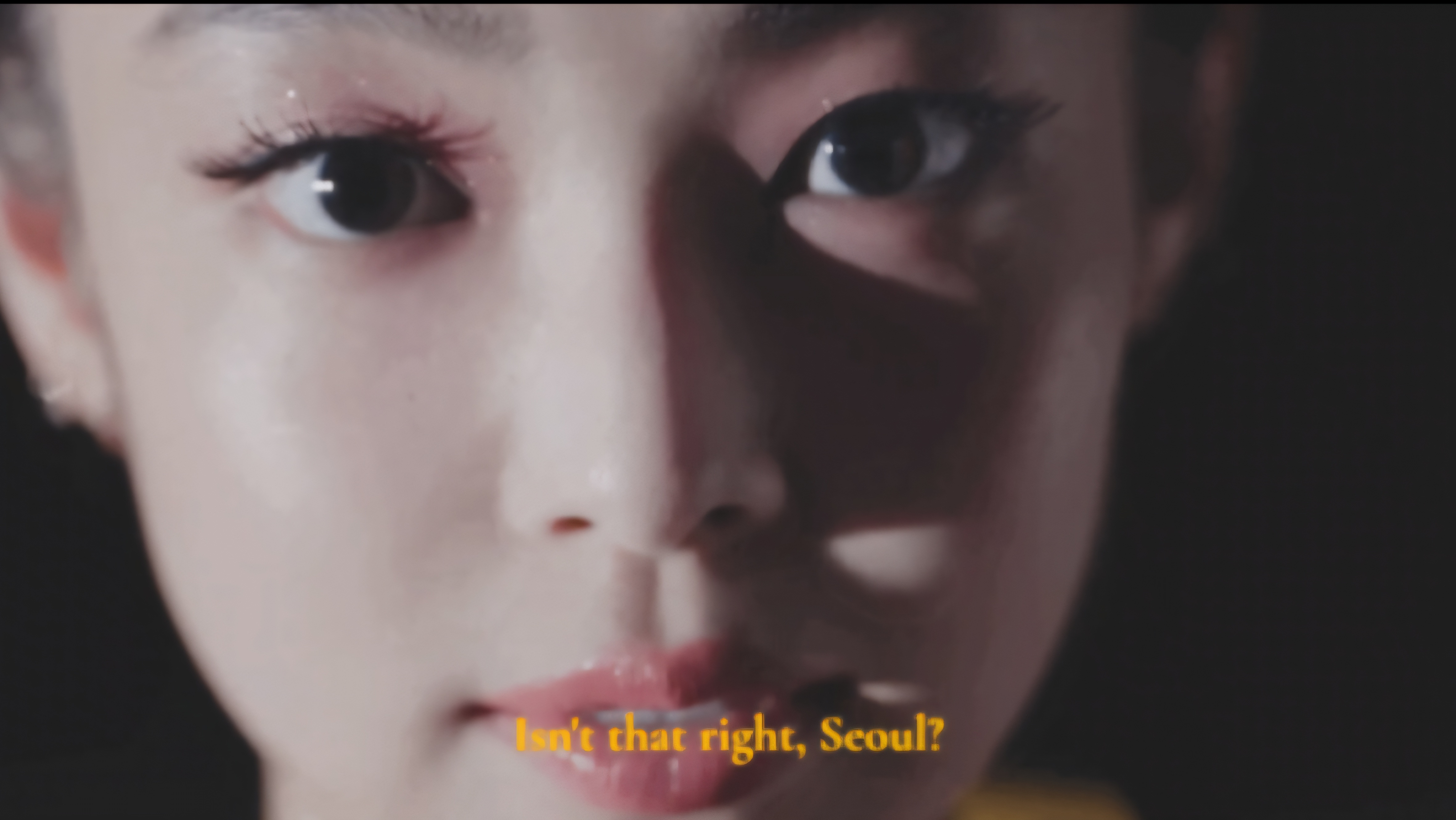 서울을 배경으로 촬영 중인 블랙핑크 제니의 공식 콘텐츠