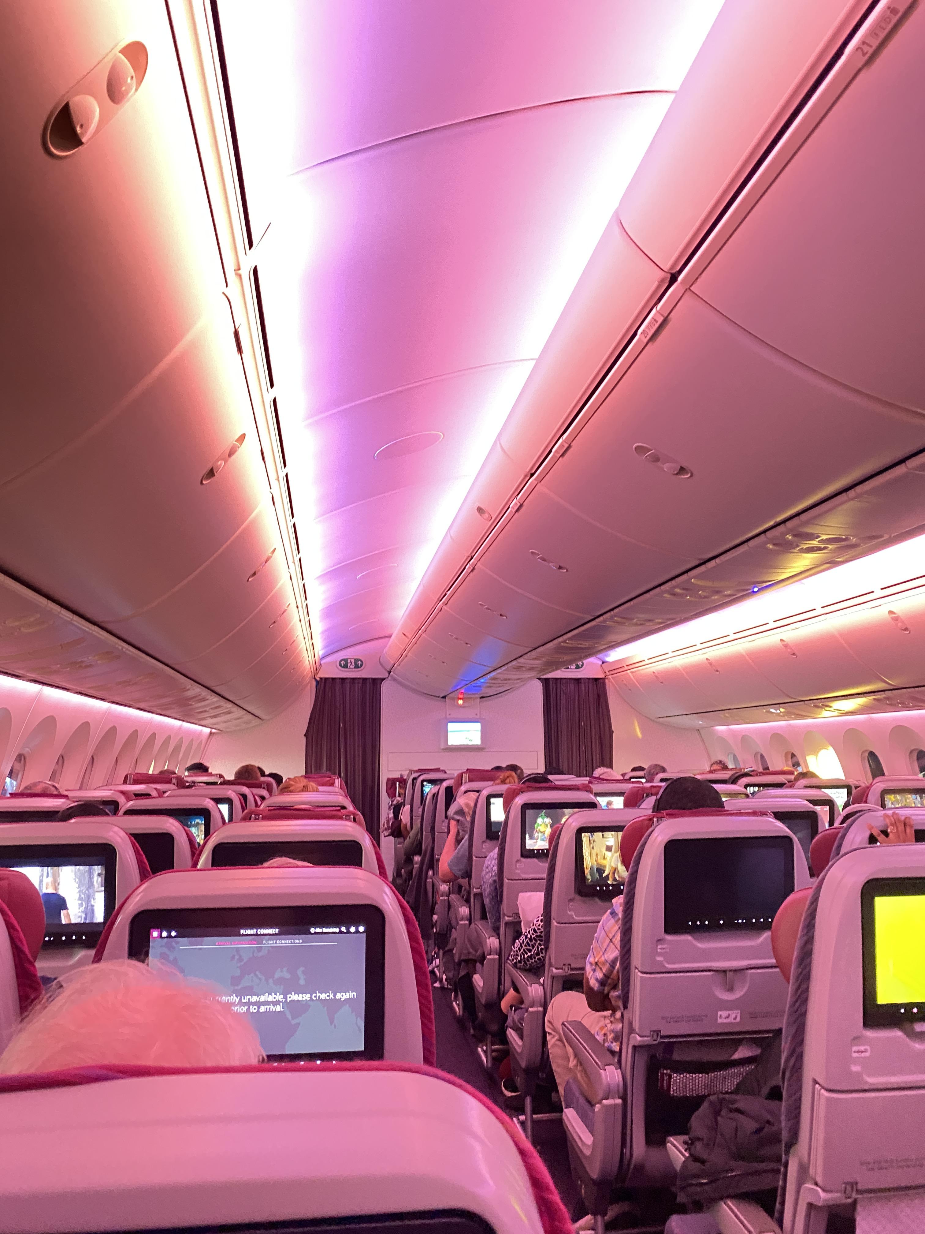 카타르항공 기내