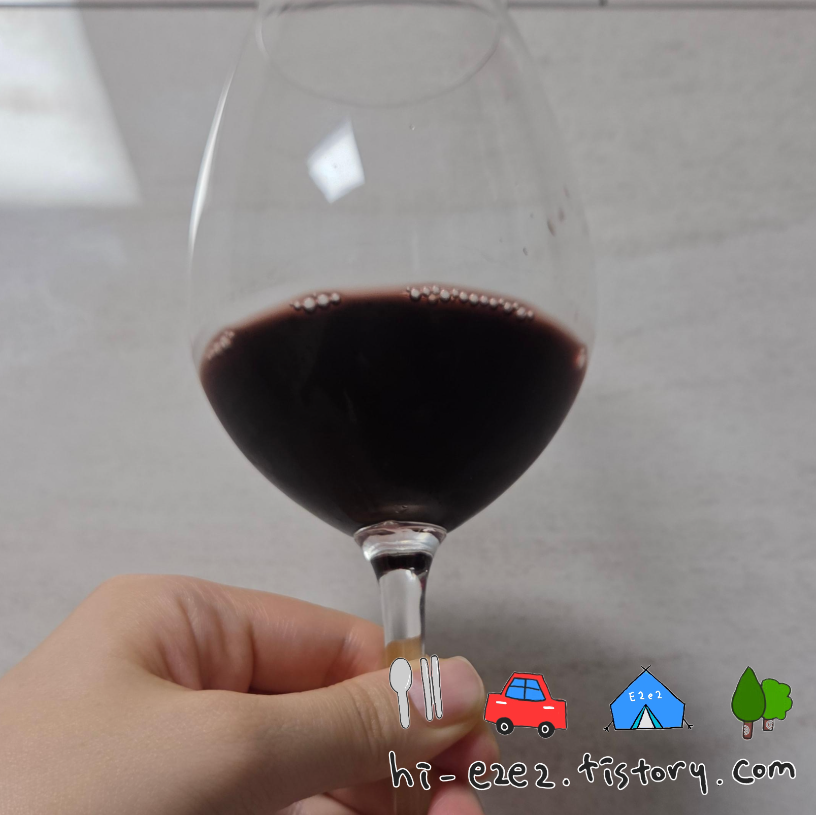 란 멘시온 리제르바 2016 와인잔 클로즈업