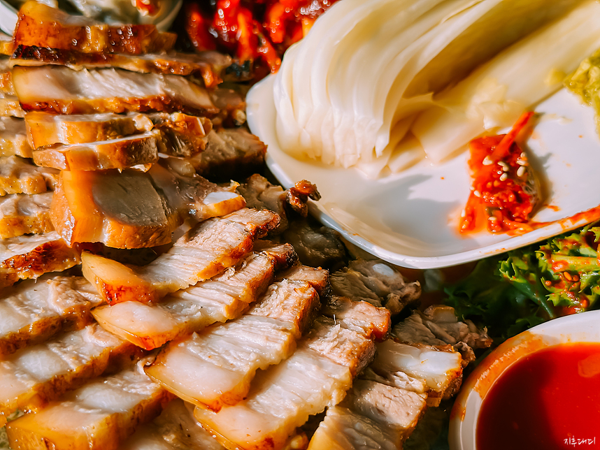 장비빔국수와 굴국밥 보쌈