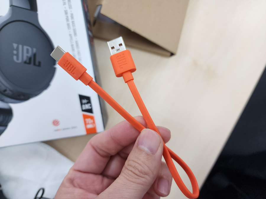 가성비-헤드폰-JBL670NC-충전케이블