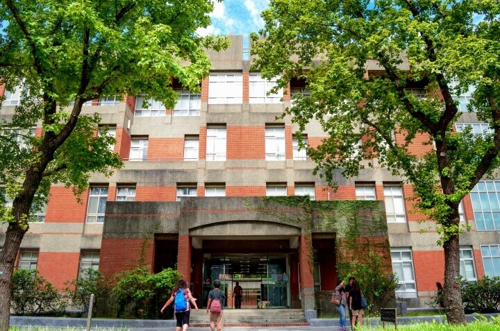 대만 어학연수를 위해 알아보는 어학원 순위와 실제 어학연수를 경험한 학생들의 실제 후기를 비교하여 온라인상 보이는 순위에 대한 신뢰도와 체감 차이를 설명한 것과 관련한 NTU LanguageCenter 사진