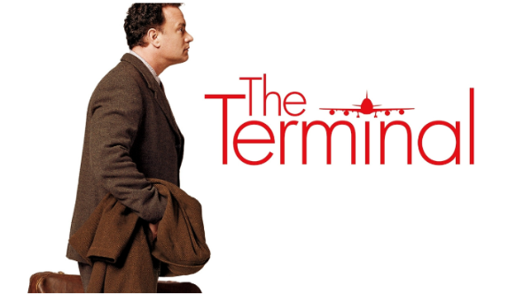 영화 『터미널(The Terminal)』의 포스터. 주인공 빅터 나보르스키 역의 톰 행크스가 짐가방을 들고 옆을 바라보며 서 있고, 오른쪽에 영화 제목 'The Terminal'이 붉은 글씨로 표시되어 있음