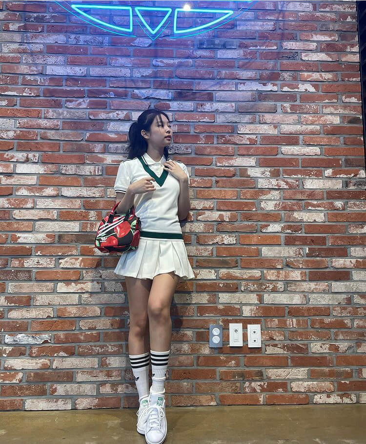 제니_아디다스