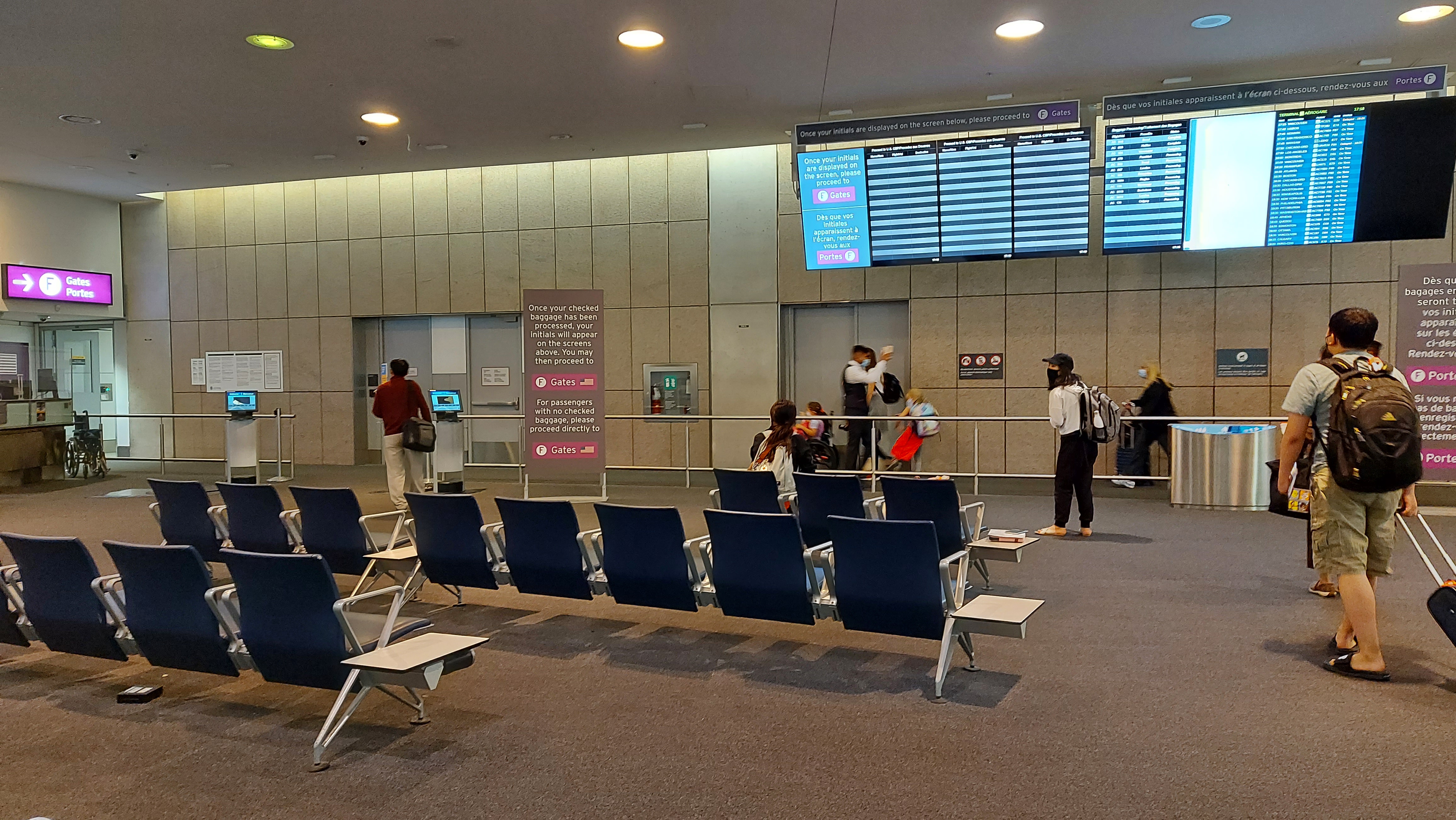 수하물 연결 정보가 나오는 전광판