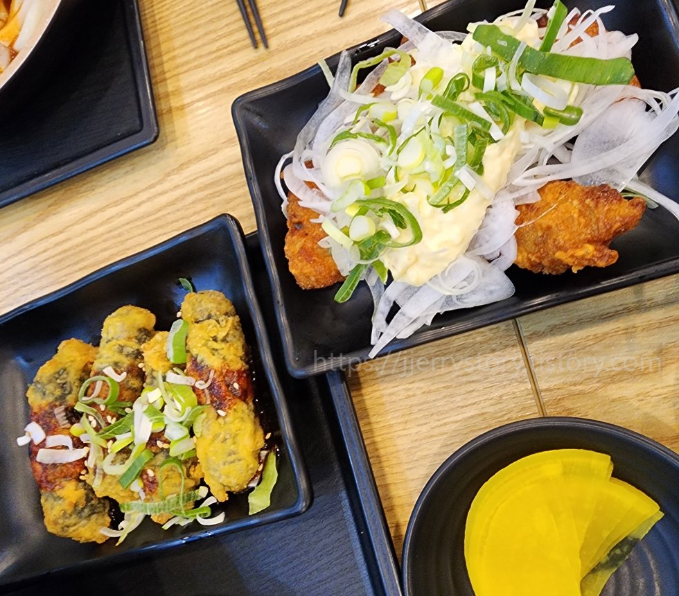 김말이튀김과 양파치킨