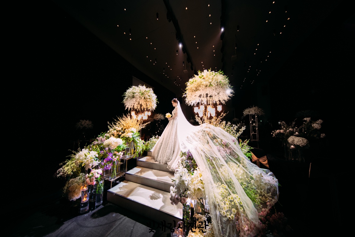 위더스 영등포 본식스냅 펠리체홀 홀 내부 연출 신부 독사진