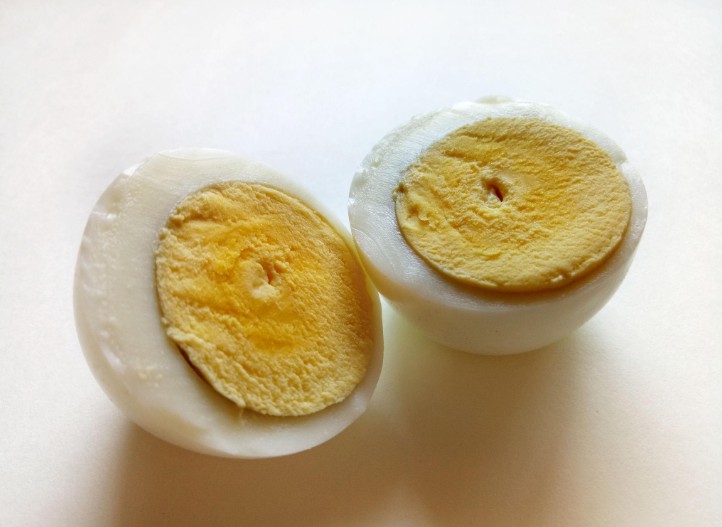 계란은 왜 삶으면 흰자가 먼저 굳을까? (단백질, 응고온도, 열전달)