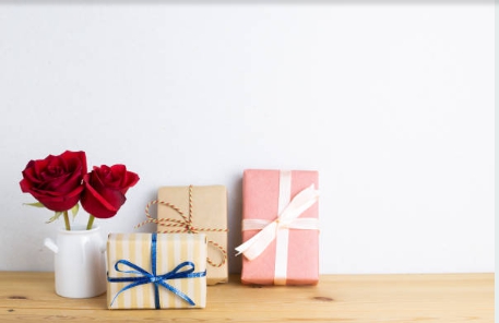 첫 데이트때 가장 어울릴 꽃과 선물의 사진