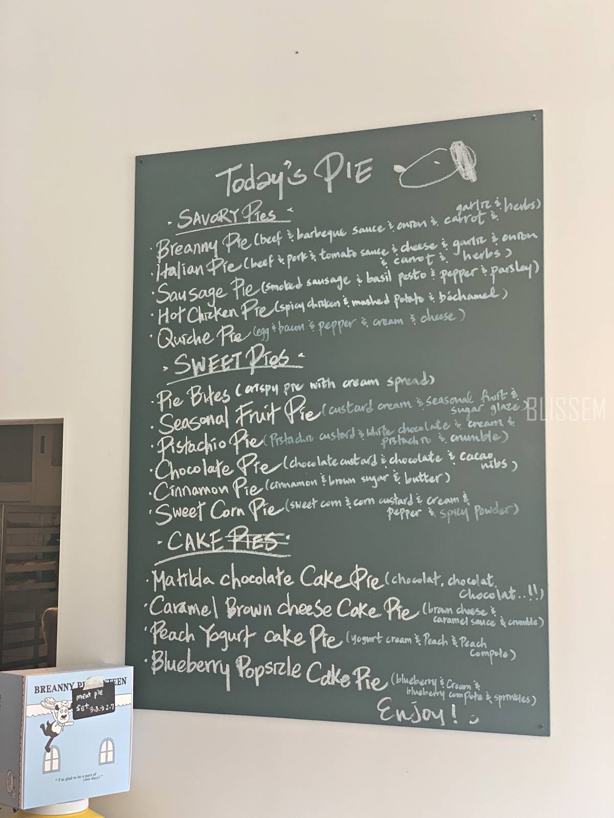 더현대팝업-브레니파이칸틴-용리단길카페-용리단길맛집-용산카페추천-용산맛집-핫한카페-파이맛집-과일케이크