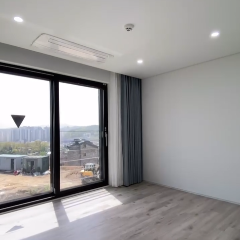 2층 거실 햇살이 잘들어 오는 구조.