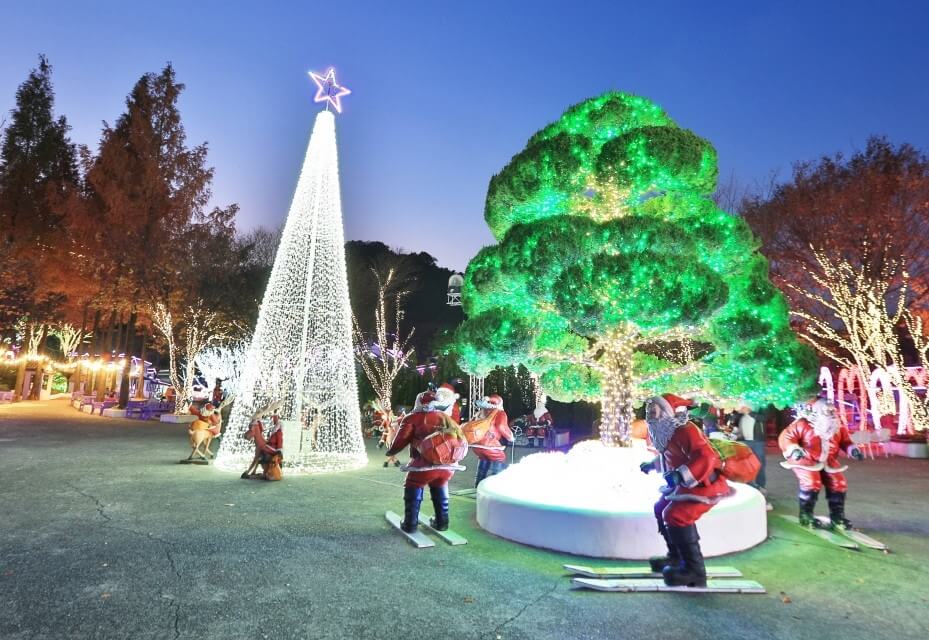 청도 프로방스 빛축제에서는 산타마을 빛축제도 함께 열립니다.