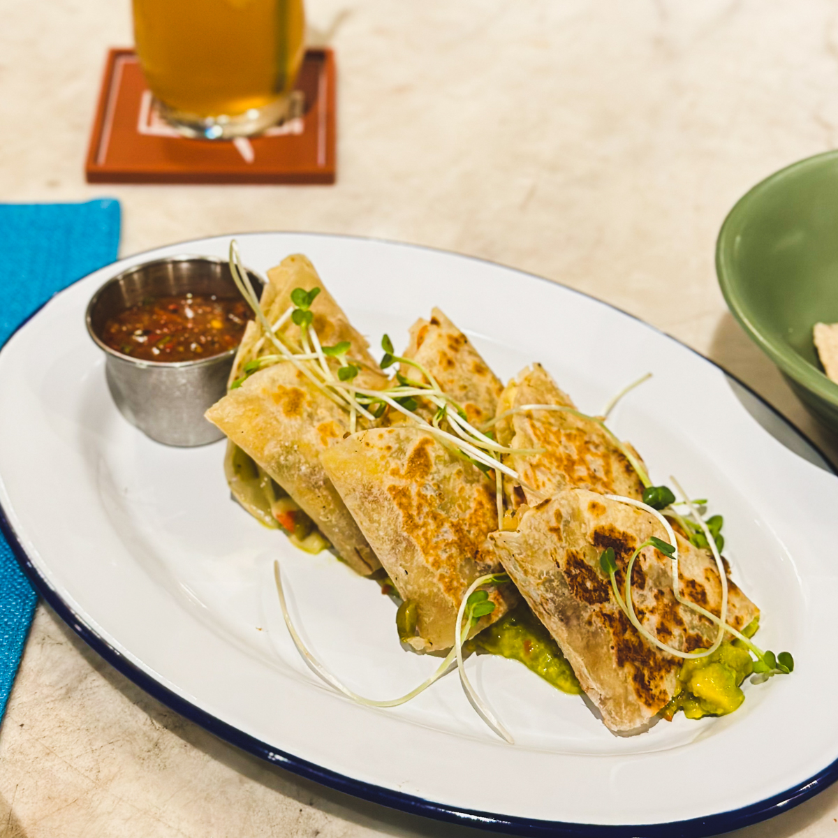 JW 메리어트 푸꾸옥 레스토랑 레드럼 메뉴 중 새우 퀘사디아