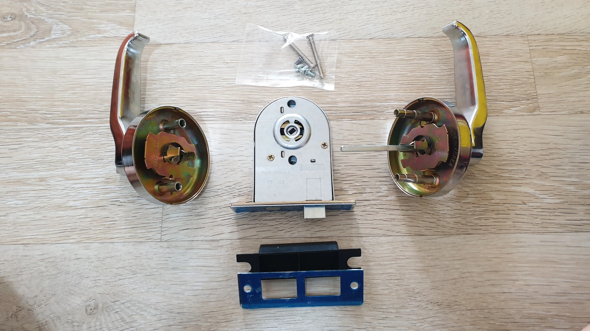 현관 손잡이 구성품