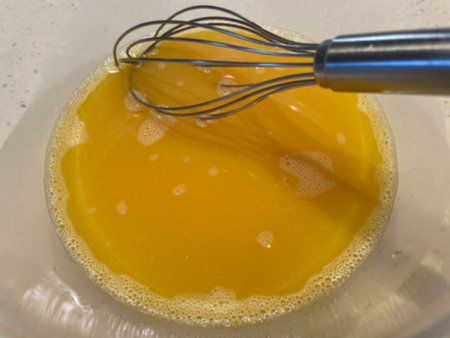 계란찜 맛있게 하는법 - 계란물 부드럽게 풀기