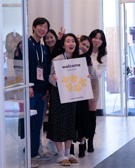 결혼 준비로 설레는 청년들