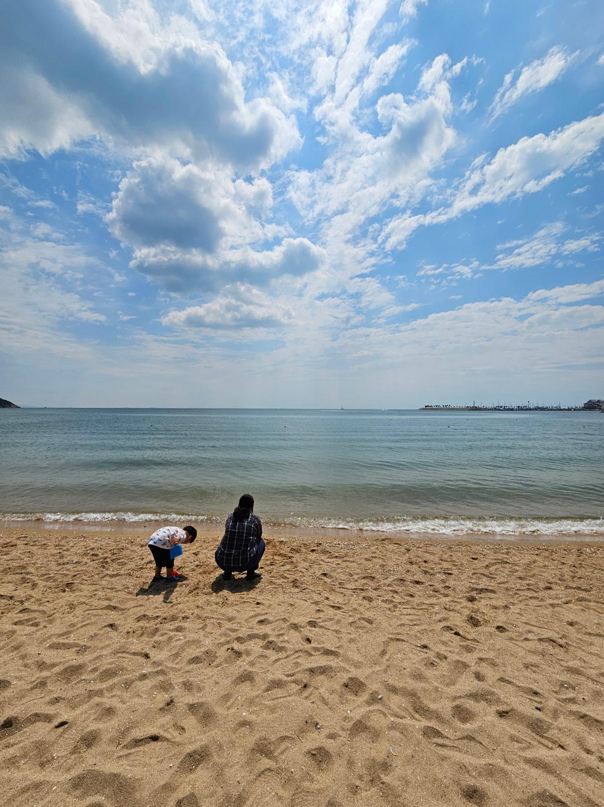 모래놀이 또는 가족이랑 아이 놀이 사진