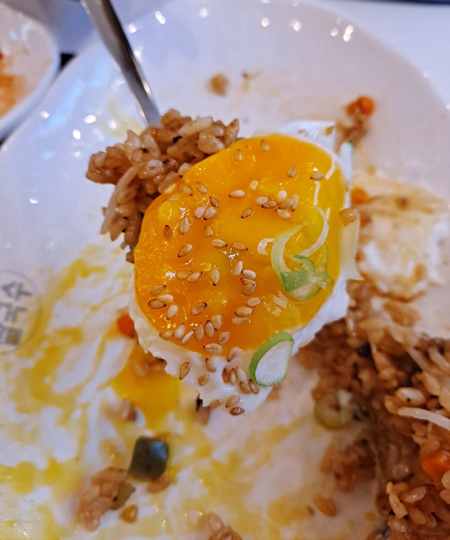 계란반숙 올려먹는 볶음밥