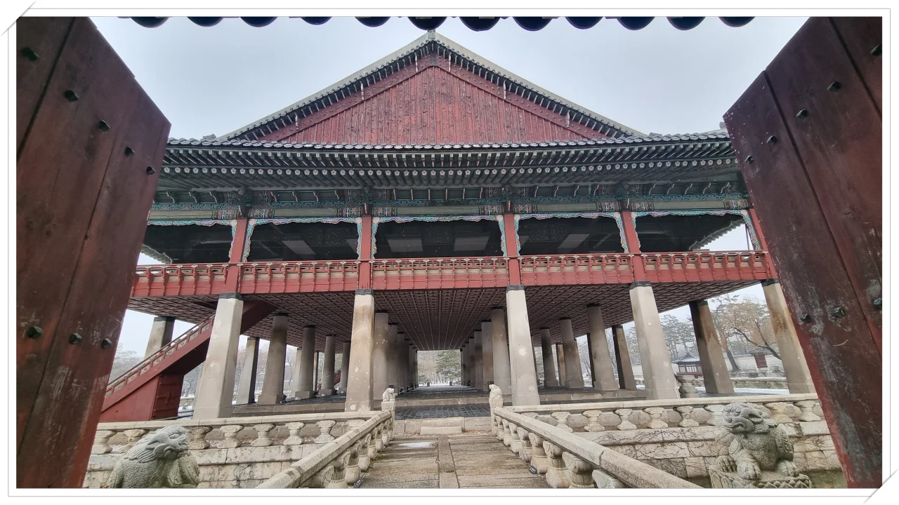 경복궁 경회루 로우샷 풍경