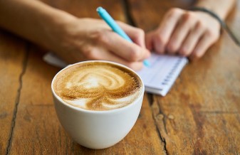 식후 커피 습관&amp;#44; 뇌는 좋아하지 않는다｜카페인 작용 원리 해부