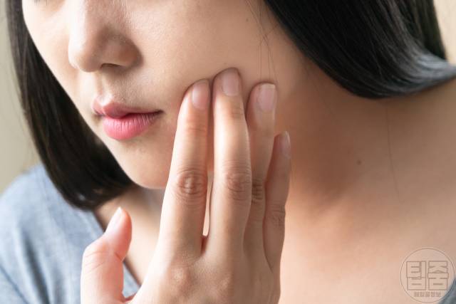 스트레스 받으면 이빨 흔들리는 이유,스트레스 잇몸 부음 이시림 출혈