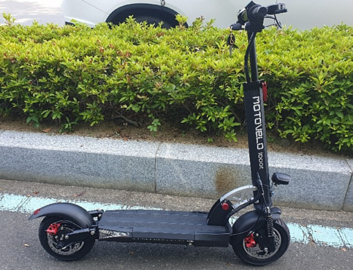 거리에 있는 전동킥보드