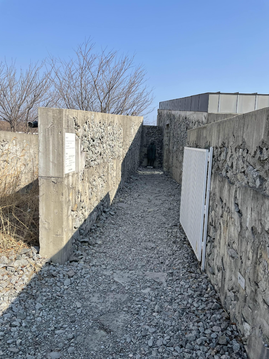 속초 바우지움 조각미술관 출입구 통로