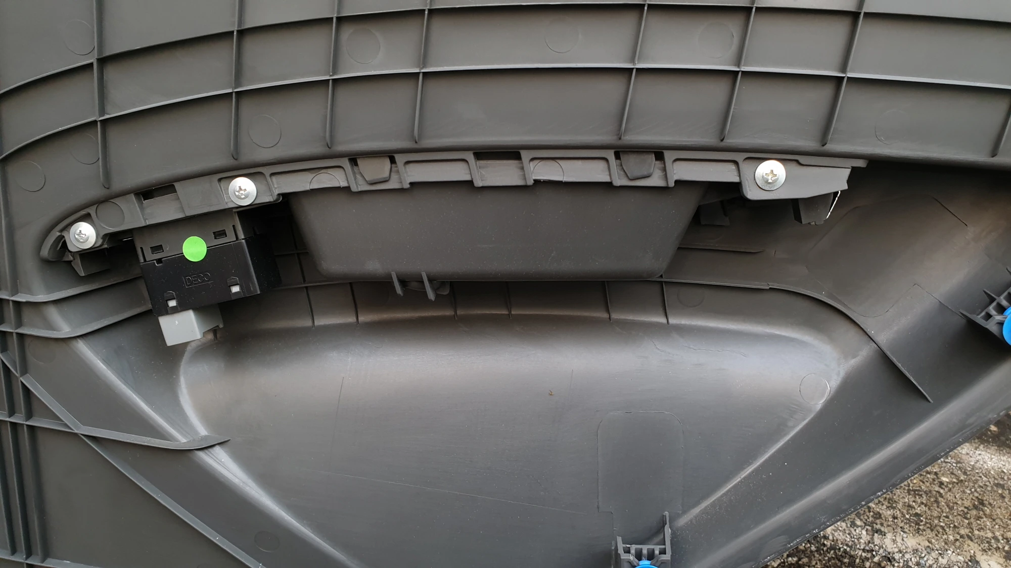 뒷문 도어트림 뗀 모습