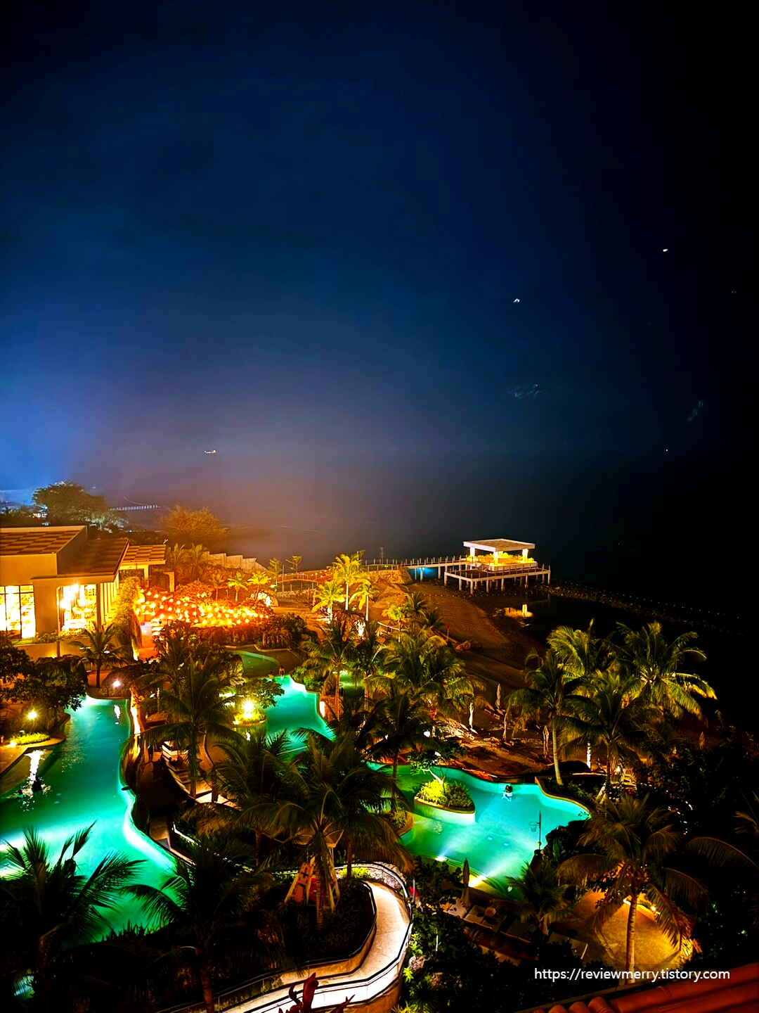 방에서 본 야경