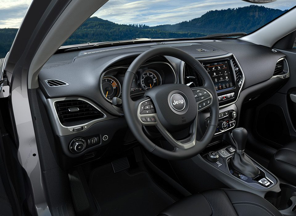 지프 체로키 실내 운전석 사진 출처 지프 홈페이지