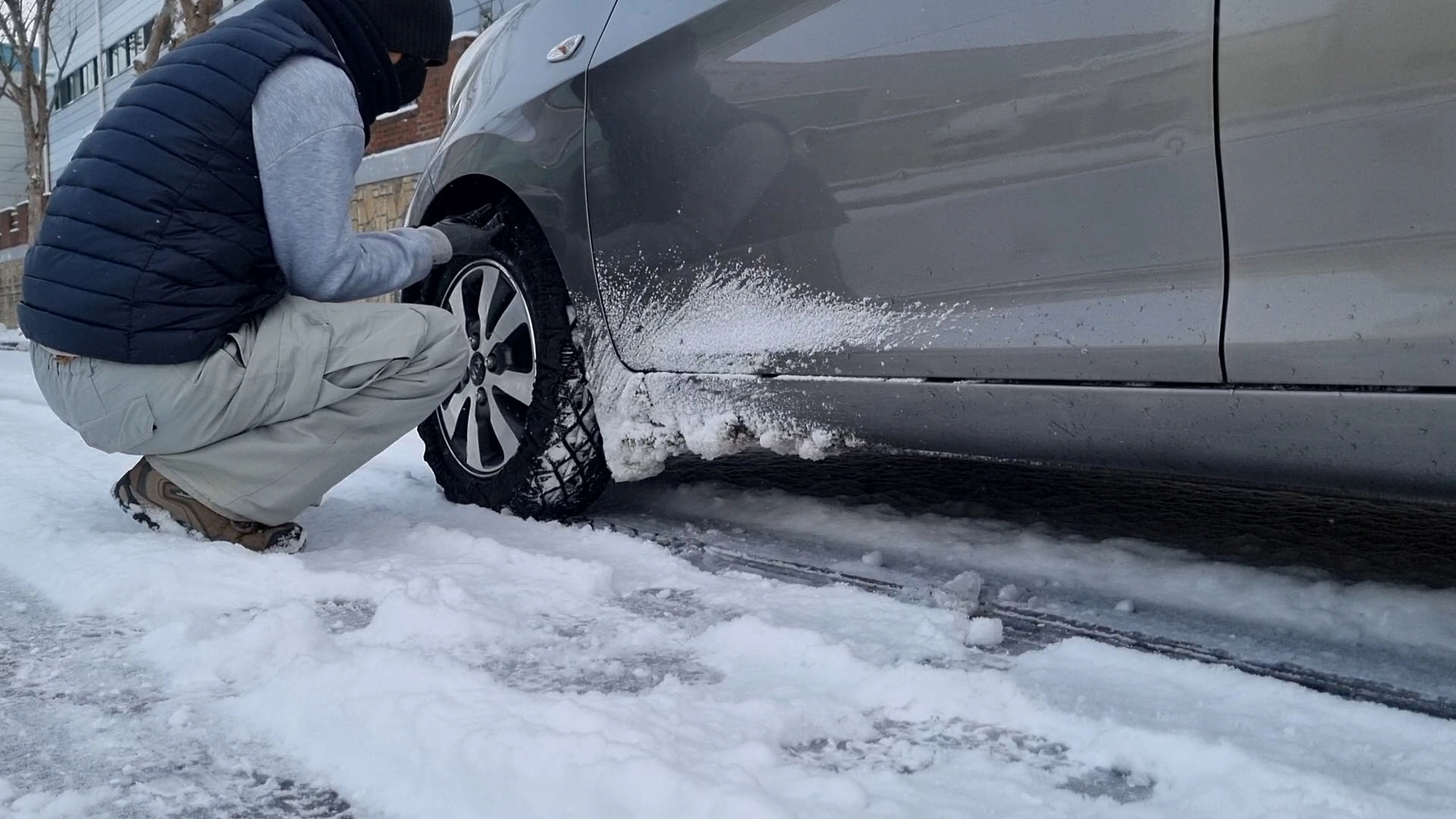 그물망 체인 끼우는 모습