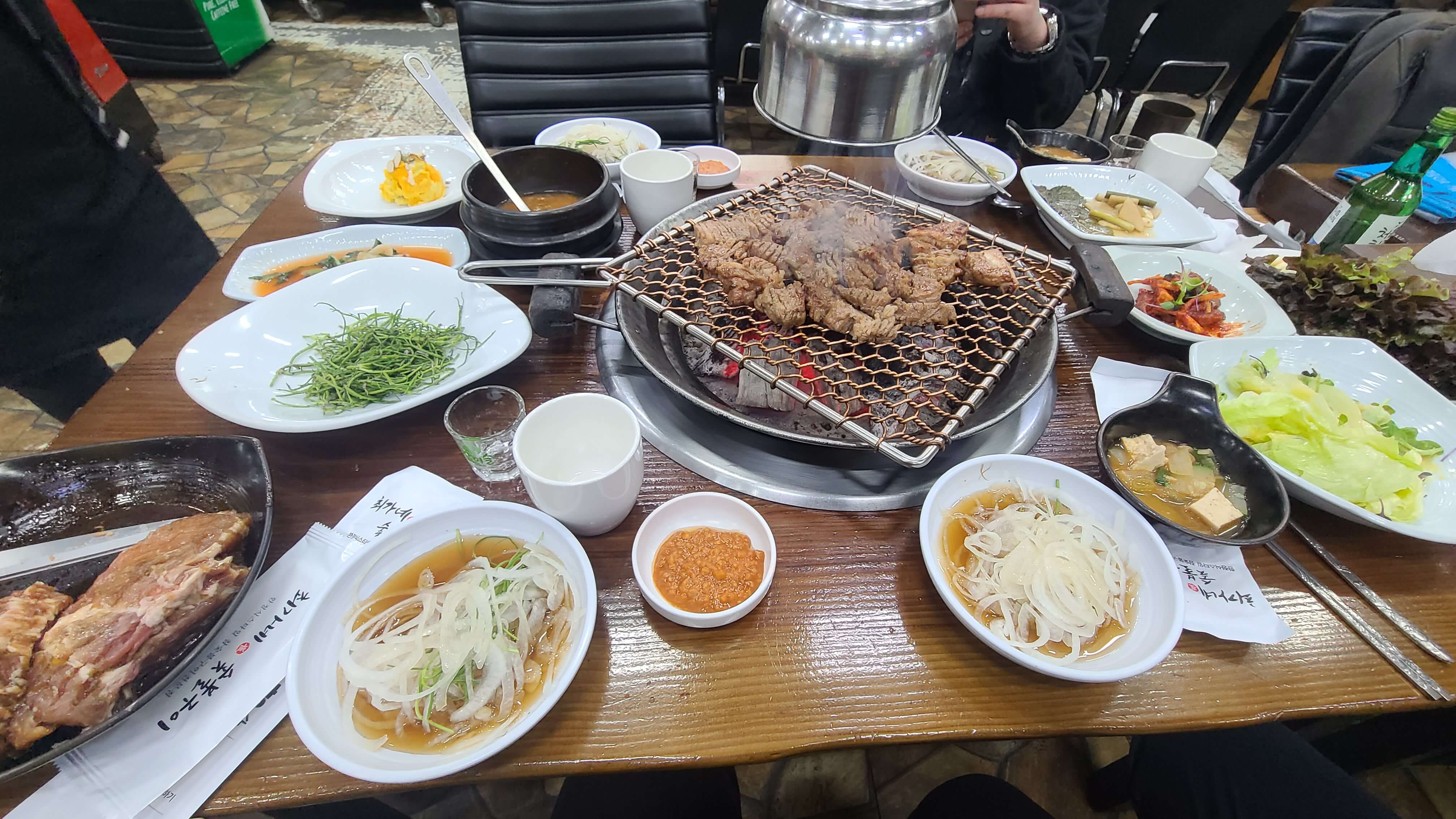 최가네-숯불구이-테이블-셋팅