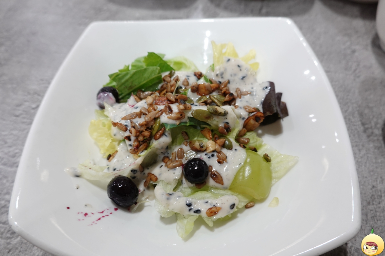 들깨 드레싱 샐러드인듯 아닌듯